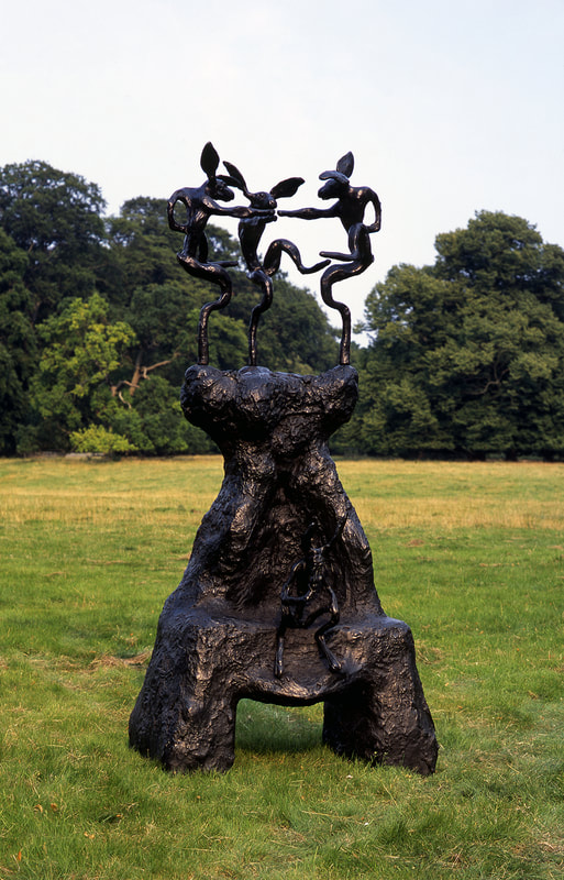 Large Monument (1996) 296.5 x 132.1 x 109.9 cm - Barry Flanagan
Courtesy Waddington Custot - London